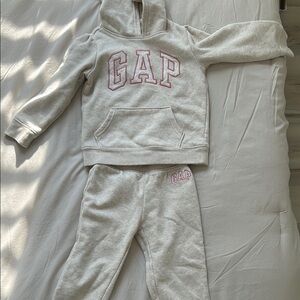 Gap girls sweat pants set